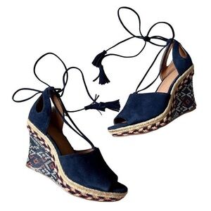 NWOB CAbi Isla Suede Espadrille Wedge Heels in Blue Aztec Print Size 9.